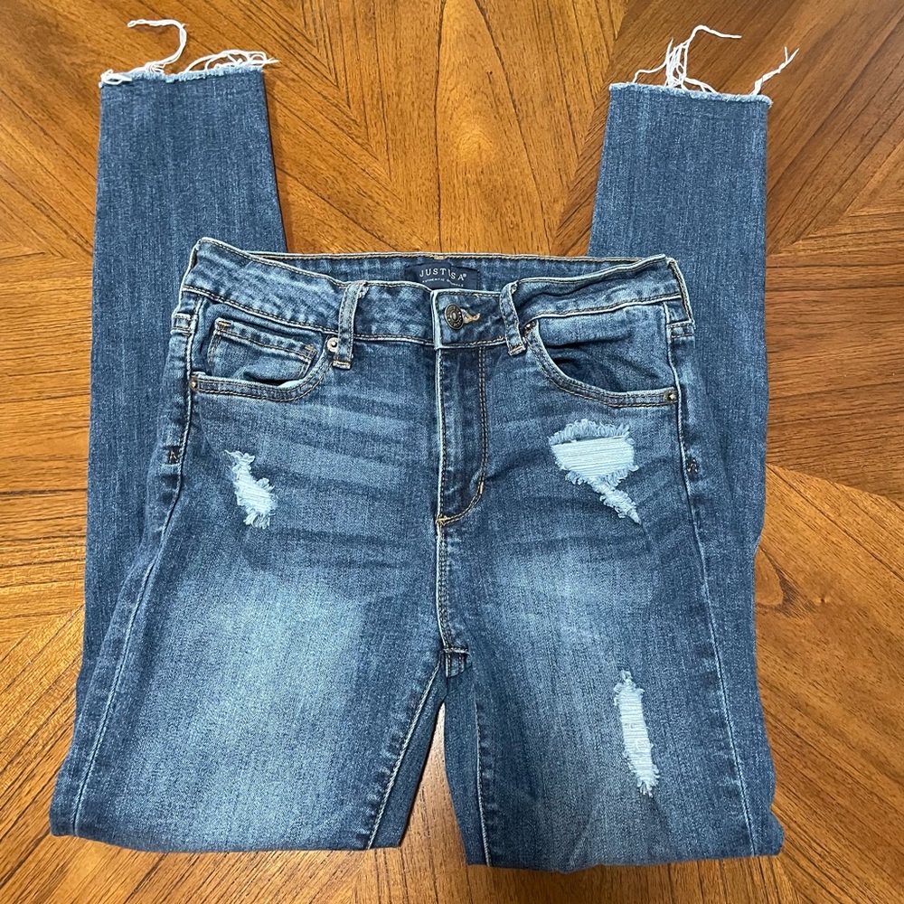 Just USA Medium Wash Natural Rise Ripped Jeans Size 26